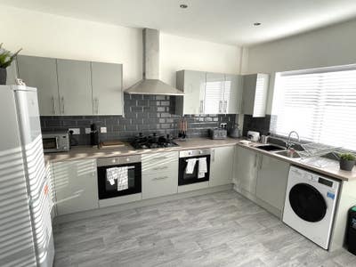 * *One En-Suite Room Available ** Main Photo