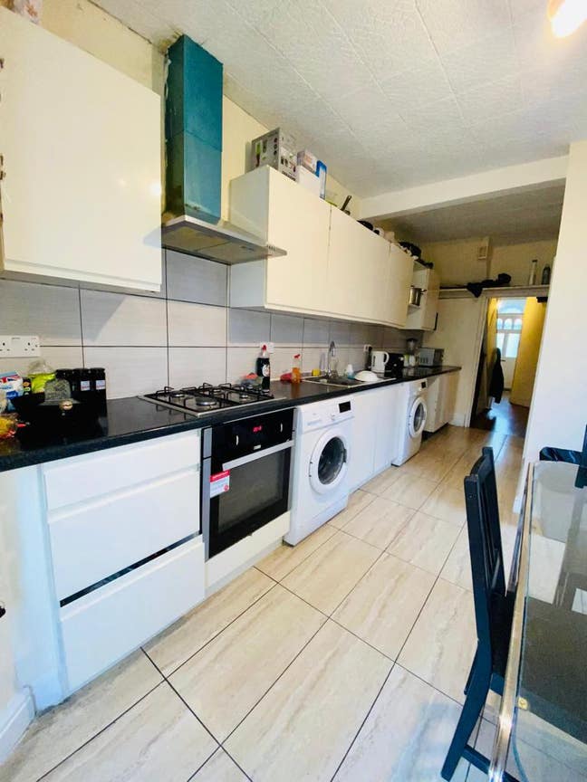 Room  available ALL bills&Internet included  Main Photo