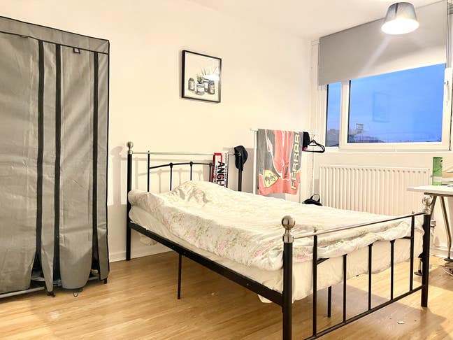 Large Room Close to London Tower Bridge  Main Photo
