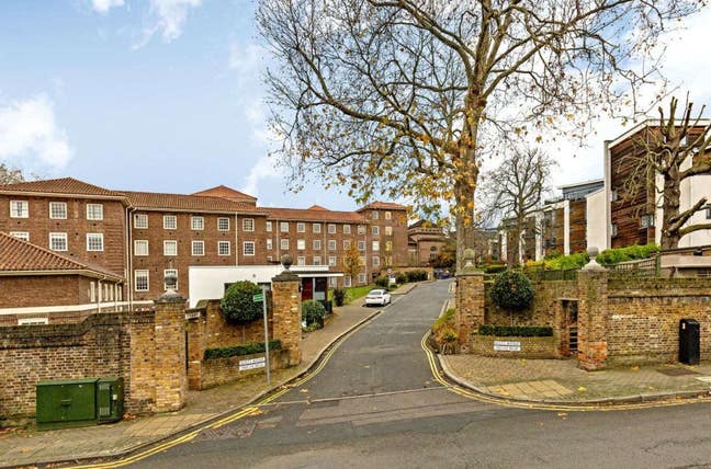 Double Room with En Suite Main Photo