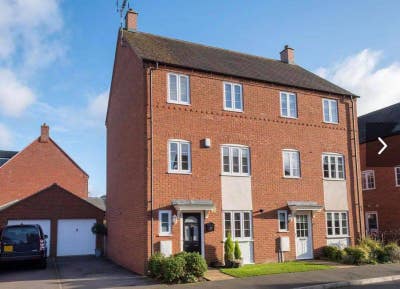 Single Room for Rent in Lovely Townhouse Main Photo