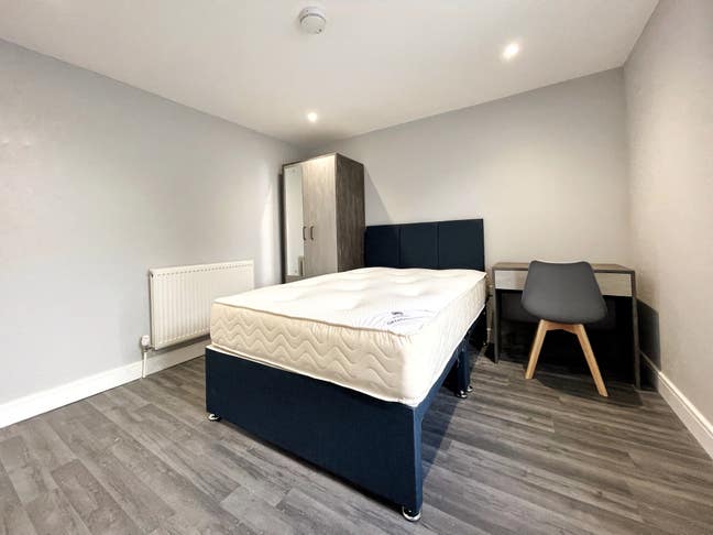Large double room w/ ensuite on Coldhams Lane CB1 Main Photo