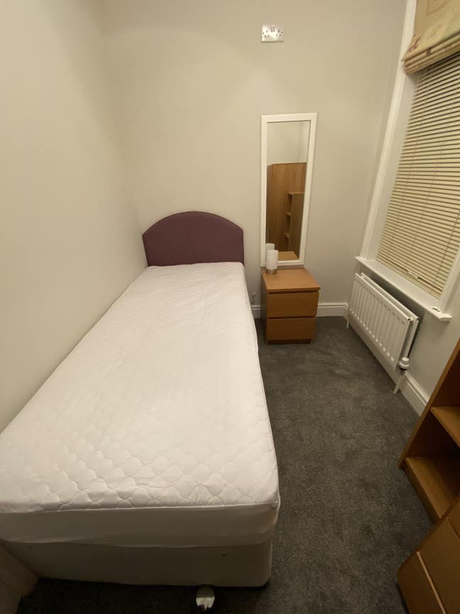 Single room for let in Altrincham Main Photo