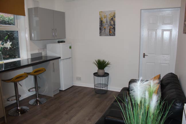Furnished 1 Bed Flat with Bills Included. Main Photo