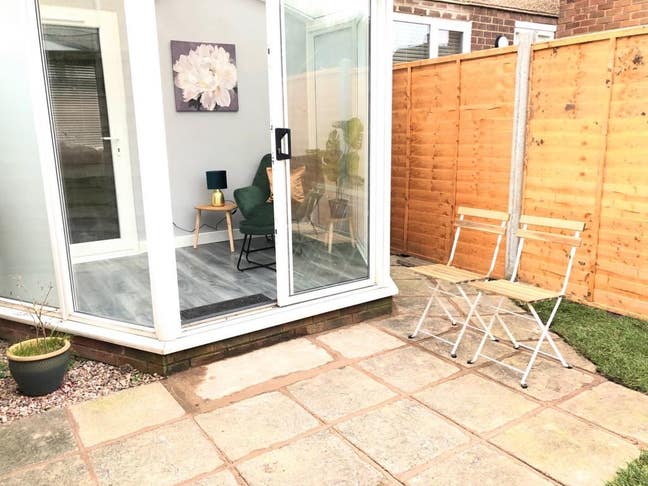 Studio-Style Ensuite + Private Garden Main Photo