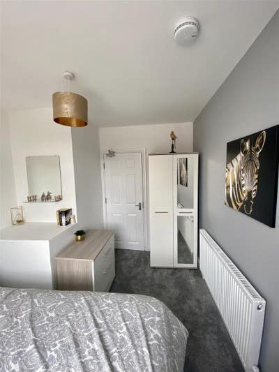 Beautiful modern Room Briercliffe Burnley BB10 Main Photo