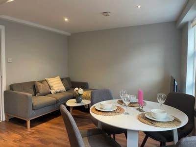 🔑 Lovely Double room in Gated Fulham Share Main Photo