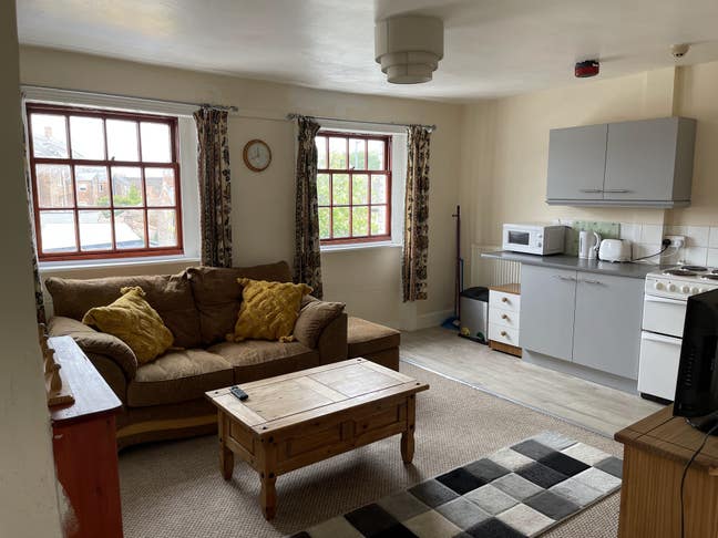 Self contained 1 bed flat all utilities included Main Photo