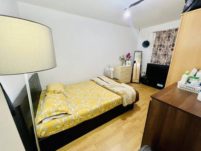 Master Bedroom Available in Stratford  Main Photo