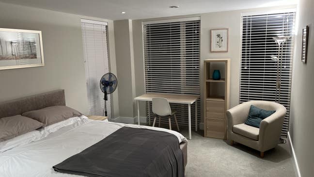 Large Double Room in Streatham Hill (Mon to Fri) Main Photo