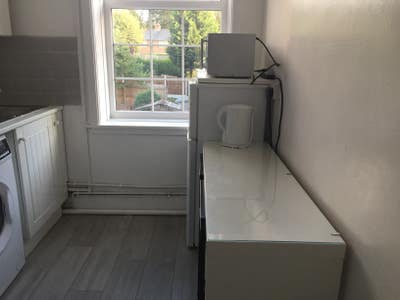 A self contained studio flat 160 per week bill inc Main Photo