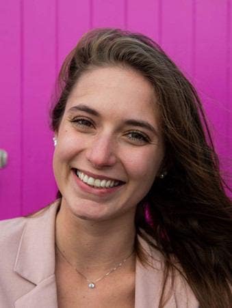 Professional looking for double room for July & Au Main Photo