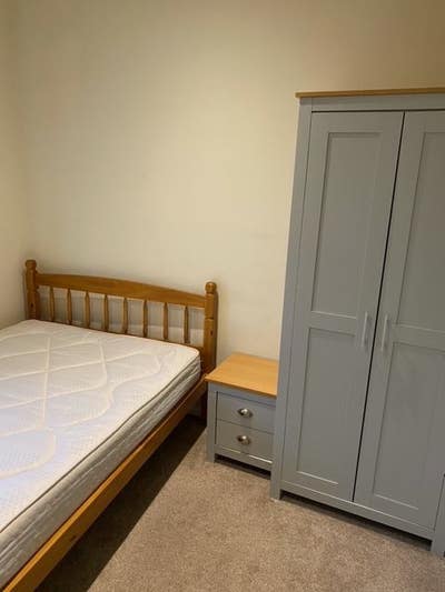 Bright room, parking,  5 min walk from town centre Main Photo