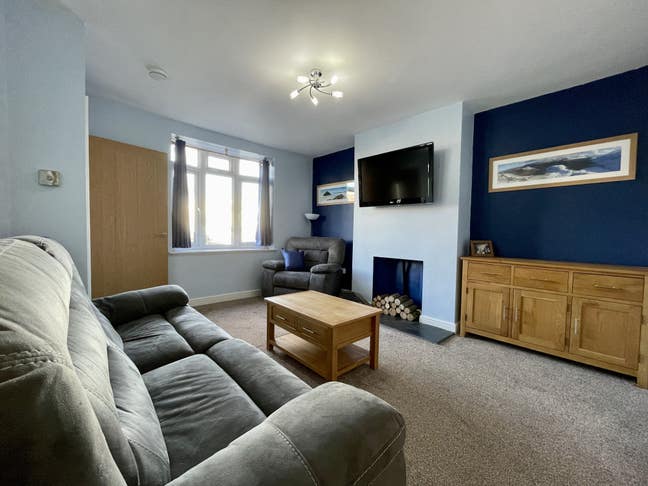 Furnished Double Close to Hospital, Station & Town Main Photo