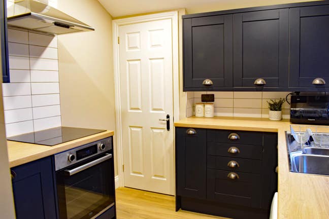 Cosy Room in a Professionals House Share Main Photo