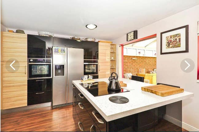 Double Room in a Private Residential Area Main Photo
