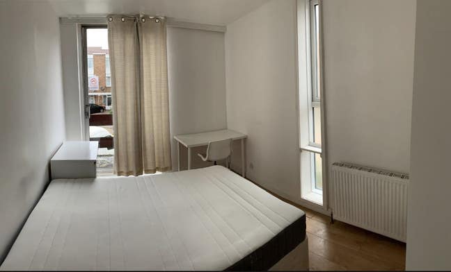 Double room with private balcony in female house Main Photo