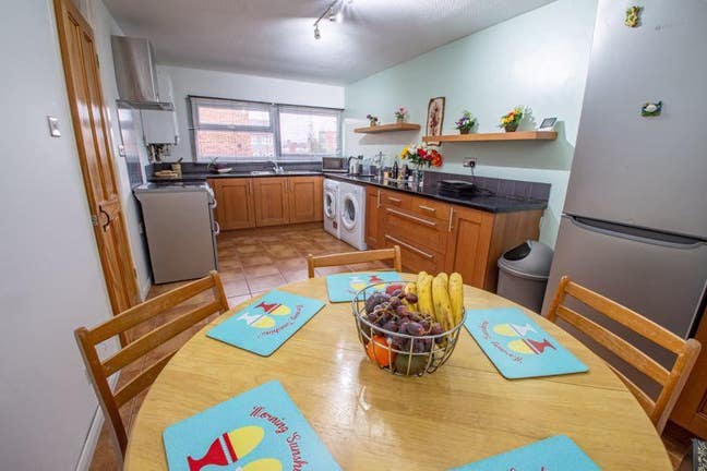 Newly Refurbished House for Rent Near City Center Main Photo