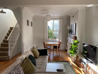 Large double bedroom in Victorian house w/garden Main Photo