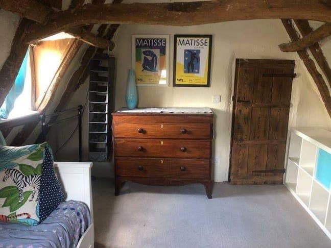 Two Single Rooms to Let in an Old Thatched Cottage Main Photo