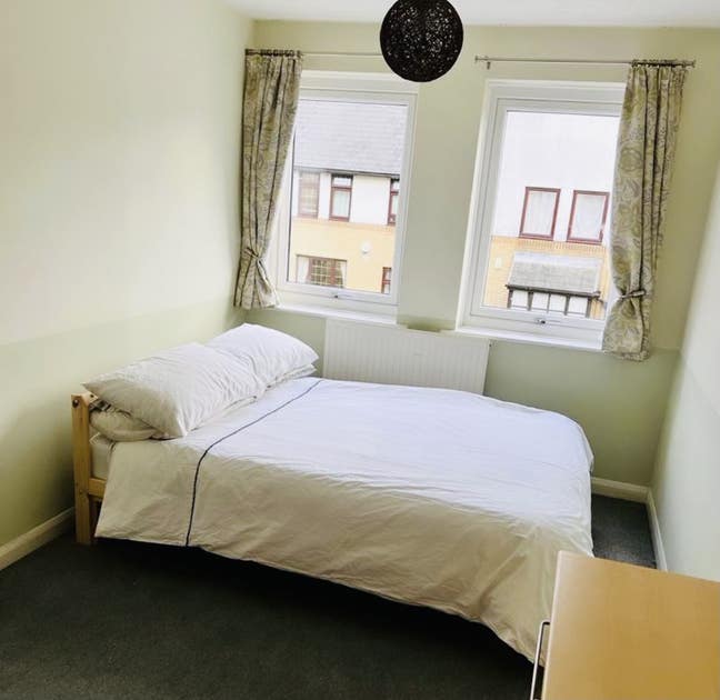 Double Room in a Private Residential Area Main Photo
