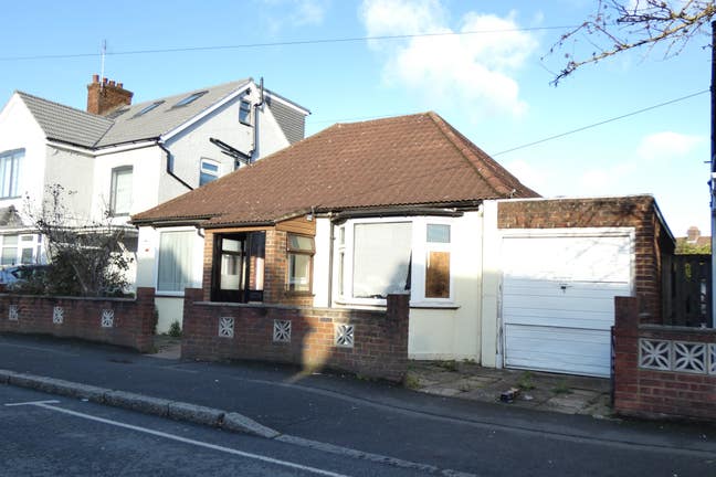 Double rooms fully furnished with En-suite shower  Main Photo