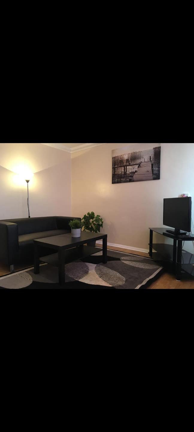 2 bright rooms prime location parking 3 bed house Main Photo