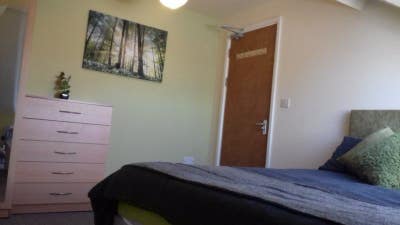 Large Double Room Available Now, No Fees! 400Mbs  Main Photo