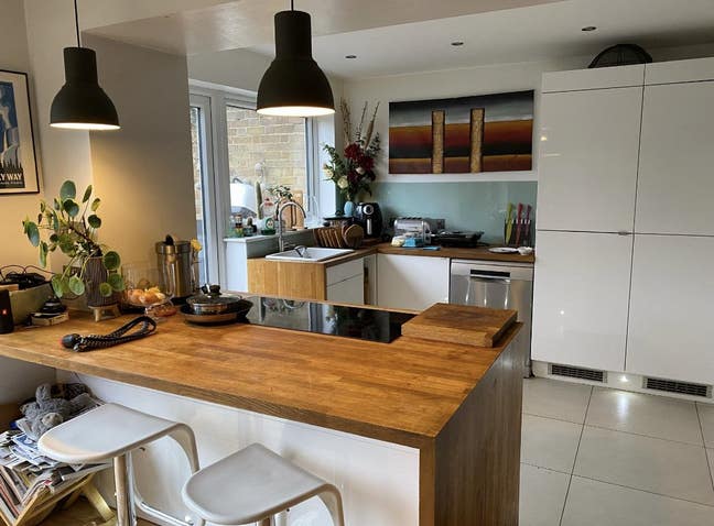 Double room in sunny home by  the river Main Photo