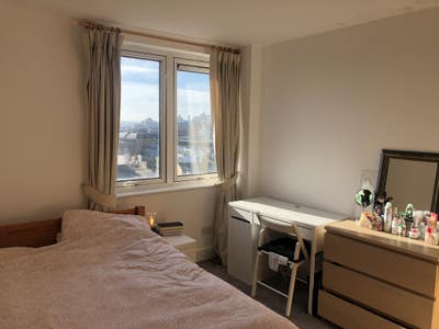 Great Double Room Available Now Commercial Road Main Photo