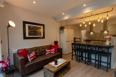 **Great city centre location** Main Photo