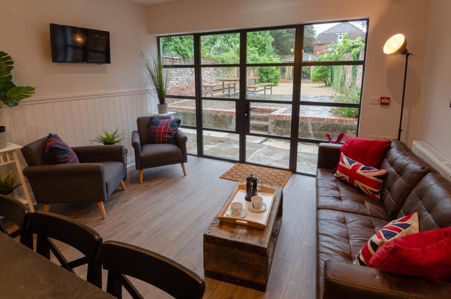 **Great city centre location** Main Photo