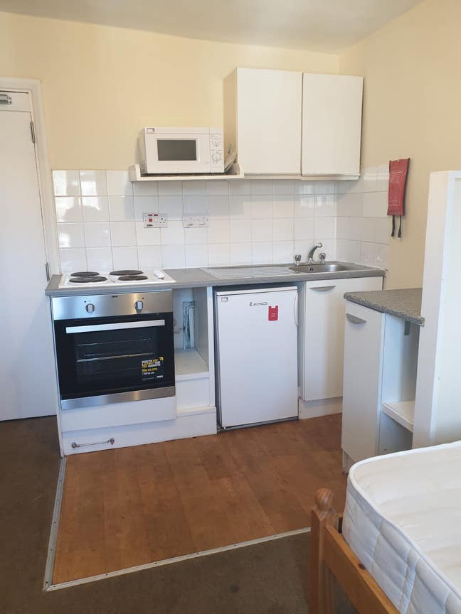 Double Bedsit Percy Road Shepherds Bush W12 Main Photo