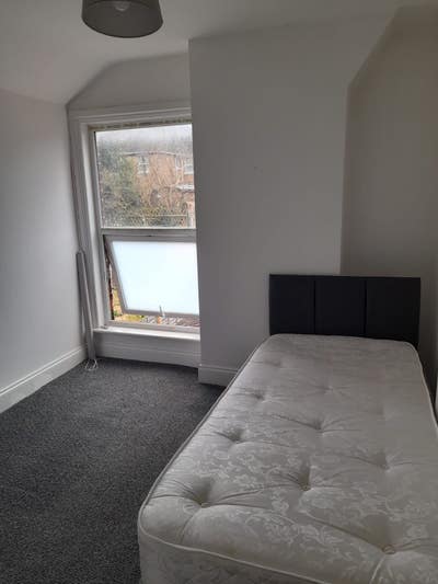 New Spacious Single Room with Its Own Bathroom Main Photo