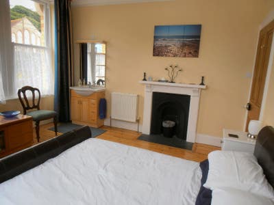 Double Room in spacious home near beach Main Photo