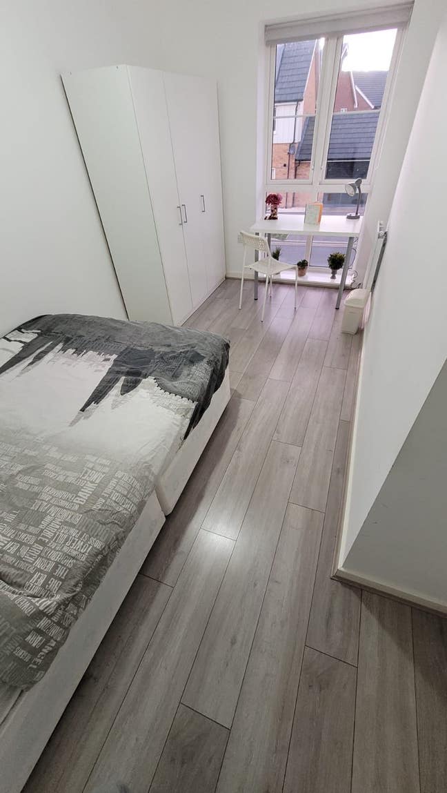 Spacious Double Room Available Main Photo