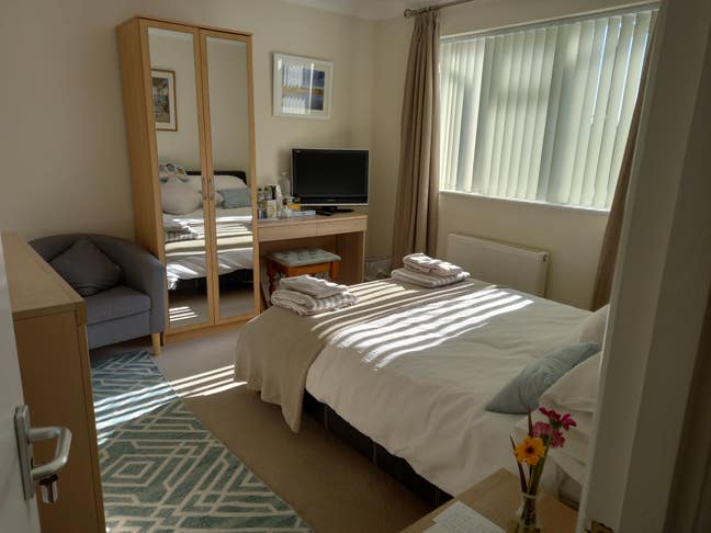 1 large double ensuite room in Christchurch  Main Photo