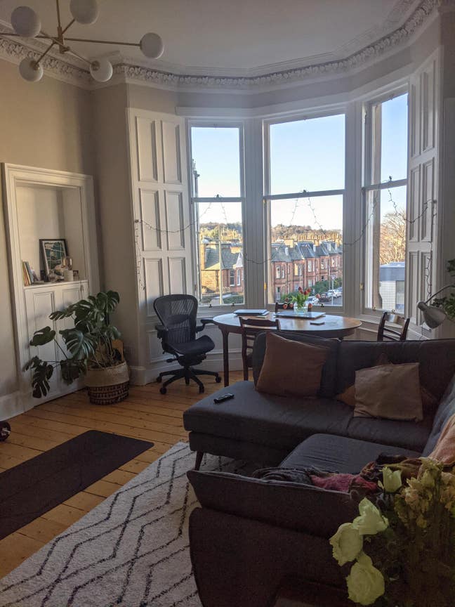 Double room available for female professional Main Photo
