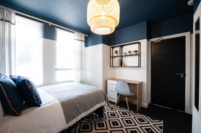 🌟 Luxury Double En-suite Room – Prime Location Main Photo