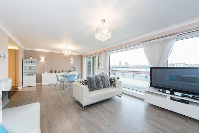 Fantastic Two Bedroom Apartment E14 Main Photo