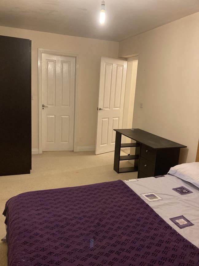 En-suite Double bedroom  Main Photo