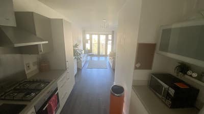 Modern, spacious, beautiful one bedroom apartment  Main Photo