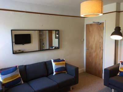 Furnished double room in shared house  Main Photo