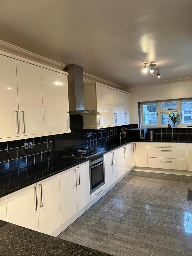 Beautiful double room with en-suite  Main Photo