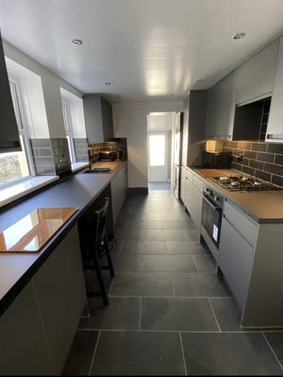 Small Double  Room.  Walking Distance to Center  Main Photo