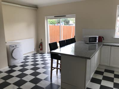 Room s to rent Main Photo