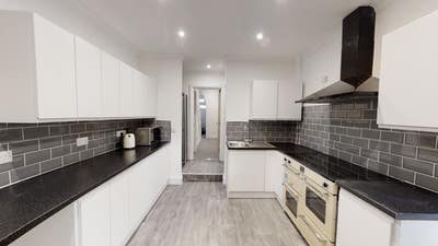 Amazing, spacious rooms Main Photo