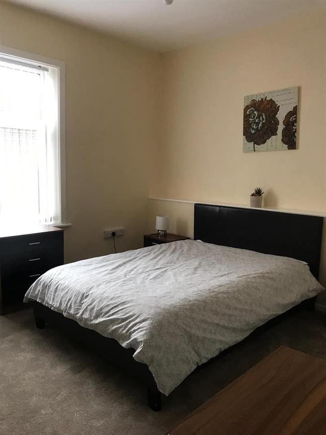 Modern Room - Briercliffe Road - Burnley -BB10 Main Photo