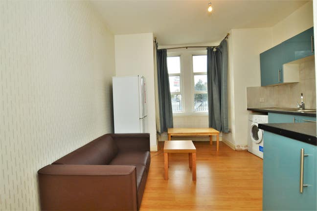 Studios & 1 beds near Hounslow West Tube Main Photo