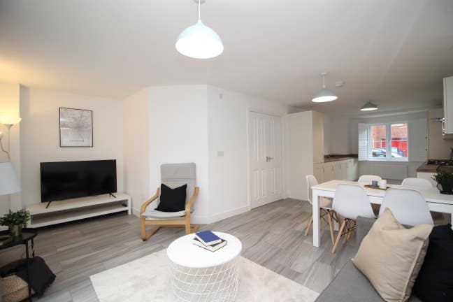 * Double Ensuite * Stunning New Build * Parking Main Photo